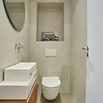 Amazing 2 Bedrooms Center By Prestige *
